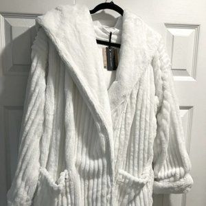 (for Entenze) Pretty You London Cloud Robe in Cream (L/XL)